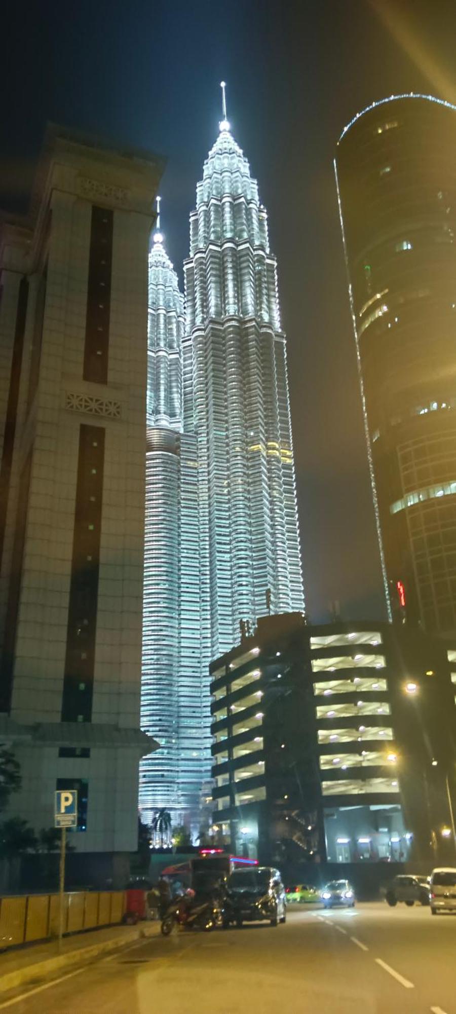 Behind Klcc Twin Towers Pangsapuri